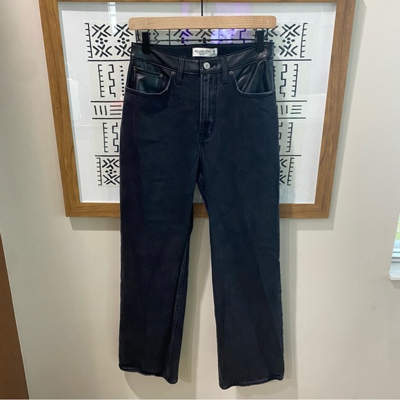 A&F The 90’s Relaxed Jean‎ - Picture 1 of 9